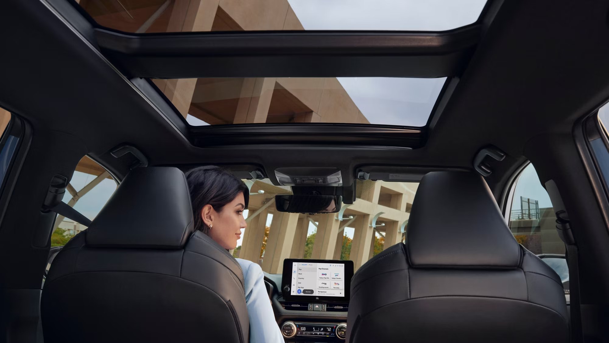 کابین تویوتا RAV4 هیبرید ۲۰۲۵ - تصویر ۴
