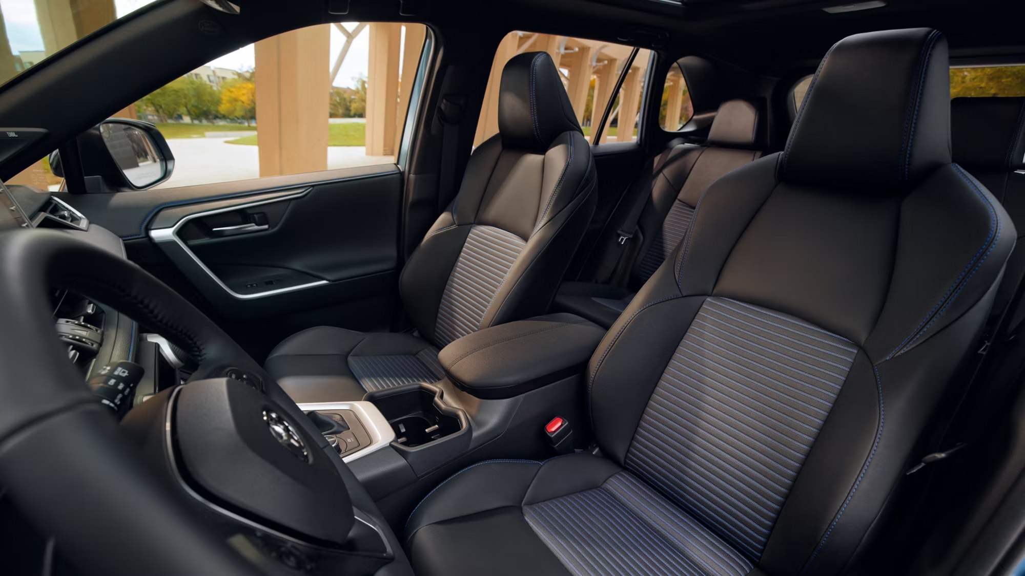 کابین تویوتا RAV4 هیبرید ۲۰۲۵ - تصویر ۳